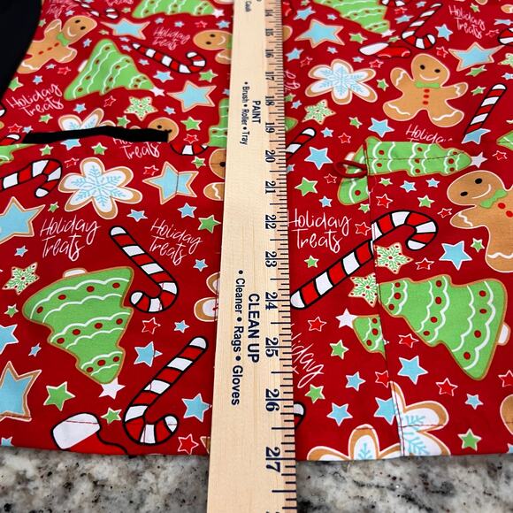 Divine Scrub- Women’s Medium -Christmas design -Short Sleeve -V-neck -Red Black - Picture 4 of 10